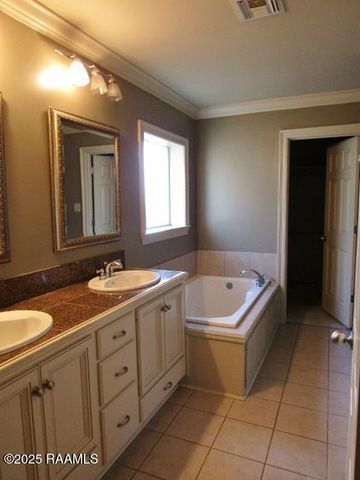 132 La Rue Vil Road, Lafayette, LA 70508