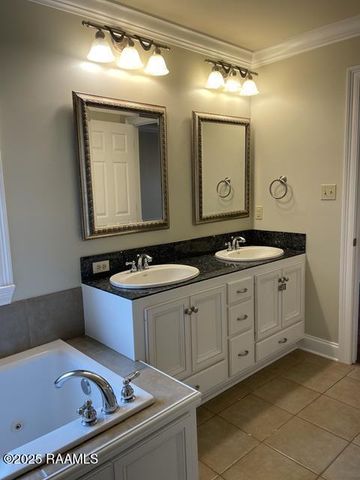 132 La Rue Vil Road, Lafayette, LA 70508