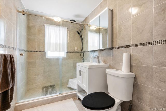 18853 120th Road, Saint Albans, NY 11412