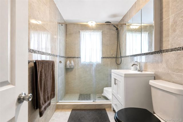 18853 120th Road, Saint Albans, NY 11412