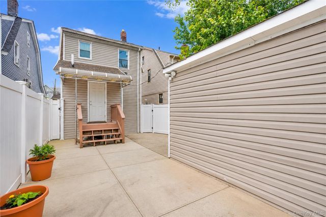 18853 120th Road, Saint Albans, NY 11412