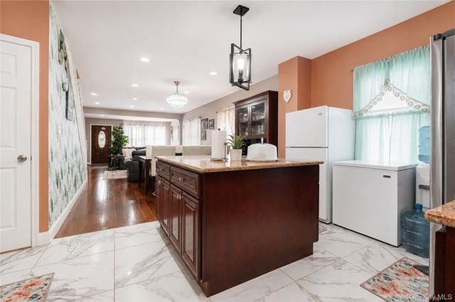 18853 120th Road, Saint Albans, NY 11412