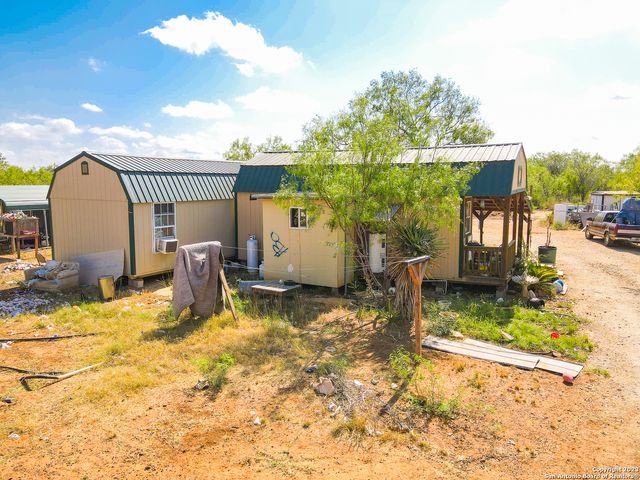 642 Country Breeze, Floresville, TX 78114