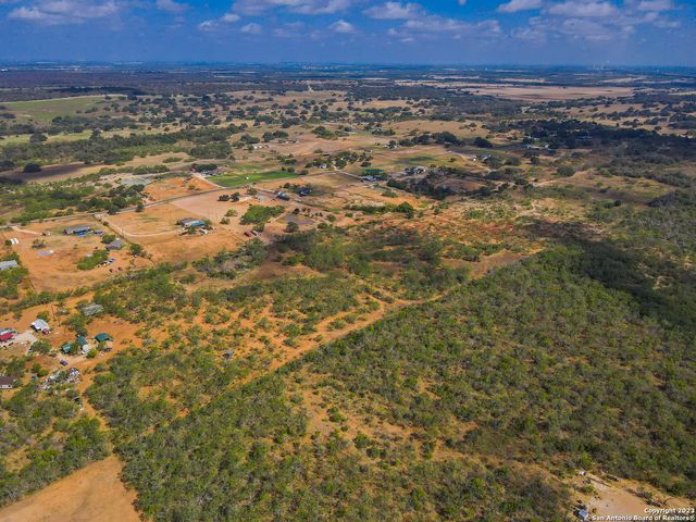642 Country Breeze, Floresville, TX 78114