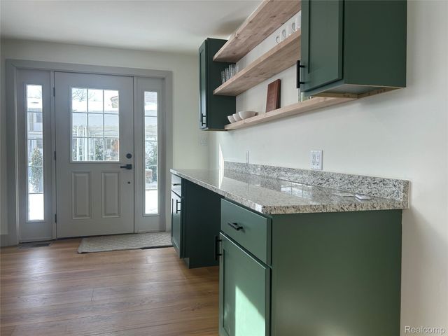 147 N Broadway Street, Lake Orion Village, MI 48362