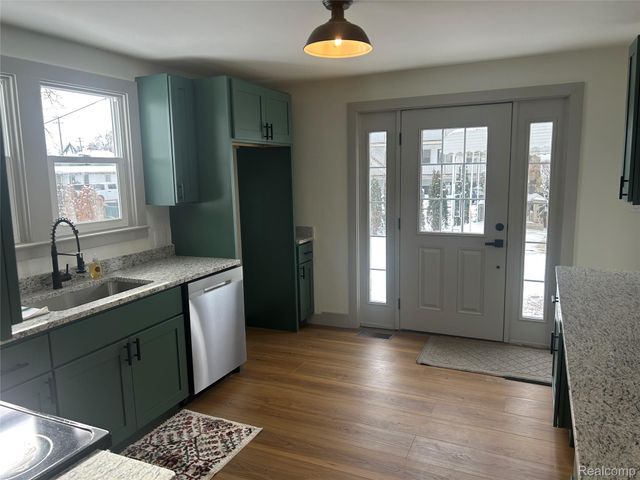 147 N Broadway Street, Lake Orion Village, MI 48362