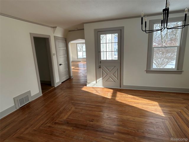 147 N Broadway Street, Lake Orion Village, MI 48362