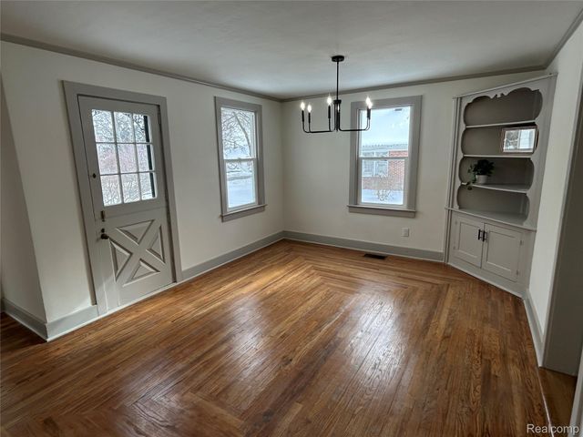 147 N Broadway Street, Lake Orion Village, MI 48362