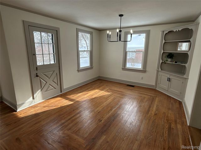 147 N Broadway Street, Lake Orion Village, MI 48362