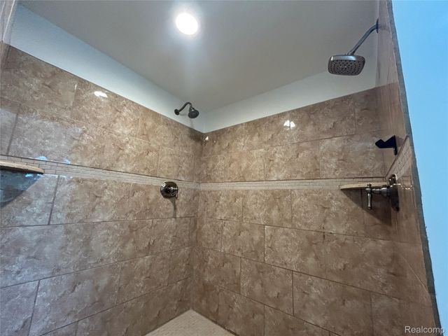 147 N Broadway Street, Lake Orion Village, MI 48362