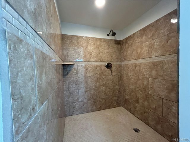 147 N Broadway Street, Lake Orion Village, MI 48362