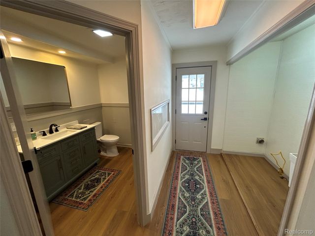 147 N Broadway Street, Lake Orion Village, MI 48362