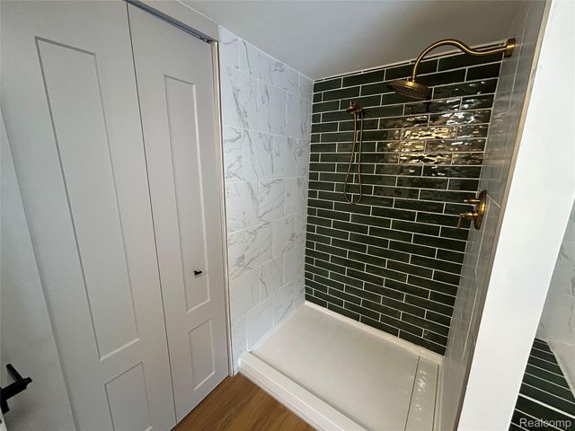 147 N Broadway Street, Lake Orion Village, MI 48362