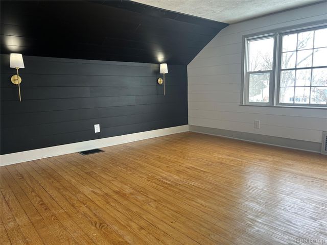 147 N Broadway Street, Lake Orion Village, MI 48362