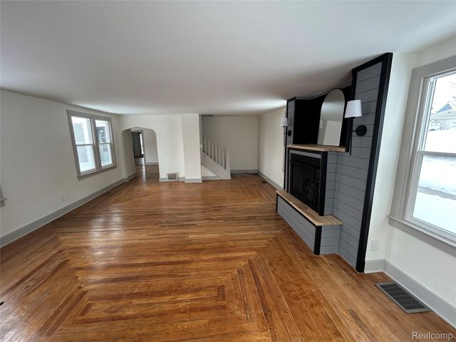 147 N Broadway Street, Lake Orion Village, MI 48362