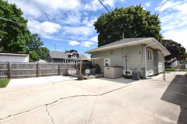 1224 West Lawn AVENUE, Racine, WI 53405