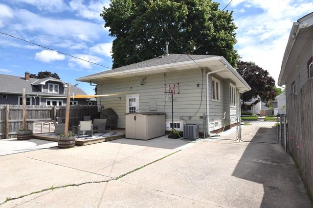 1224 West Lawn AVENUE, Racine, WI 53405