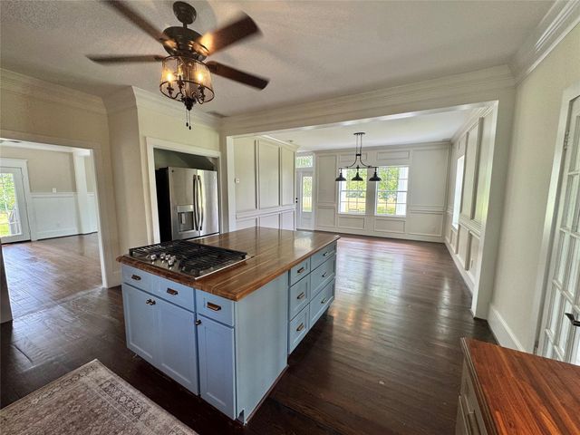 27 Cotton Bayou Circle, Cove, TX 77523