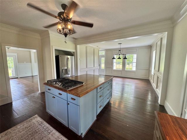 27 Cotton Bayou Circle, Cove, TX 77523