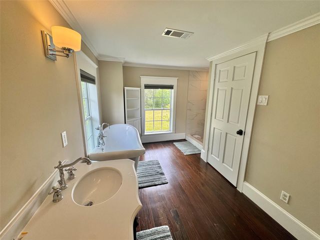 27 Cotton Bayou Circle, Cove, TX 77523