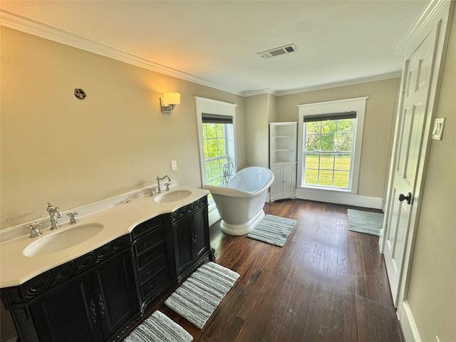 27 Cotton Bayou Circle, Cove, TX 77523