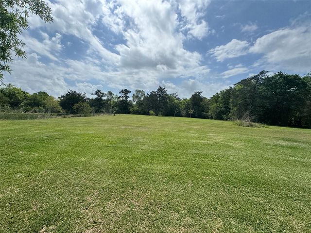 27 Cotton Bayou Circle, Cove, TX 77523