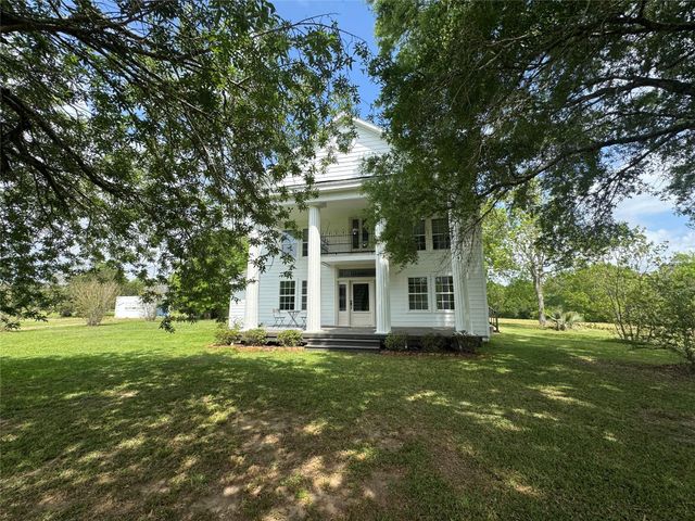 27 Cotton Bayou Circle, Cove, TX 77523