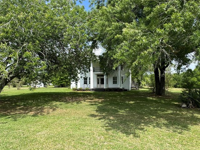27 Cotton Bayou Circle, Cove, TX 77523