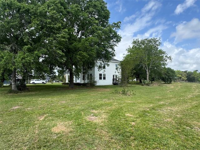 27 Cotton Bayou Circle, Cove, TX 77523