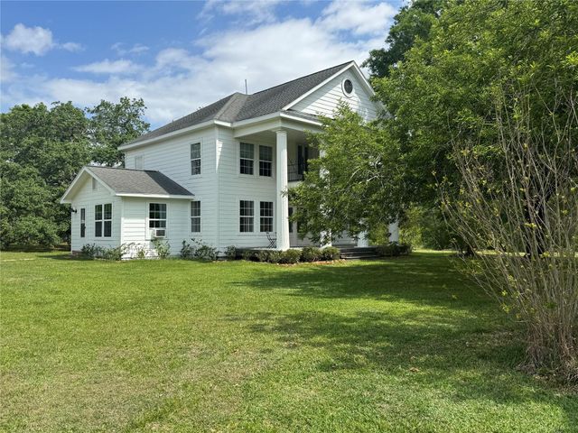 27 Cotton Bayou Circle, Cove, TX 77523