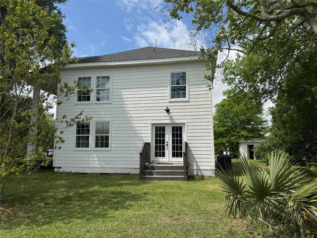 27 Cotton Bayou Circle, Cove, TX 77523