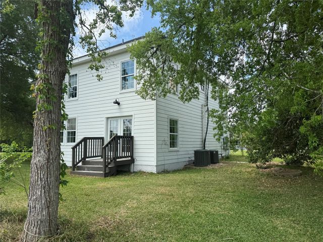 27 Cotton Bayou Circle, Cove, TX 77523