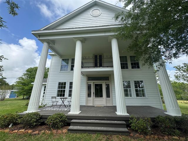 27 Cotton Bayou Circle, Cove, TX 77523