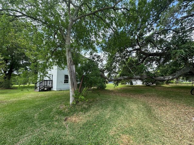 27 Cotton Bayou Circle, Cove, TX 77523