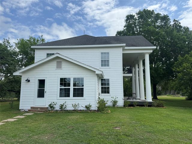 27 Cotton Bayou Circle, Cove, TX 77523