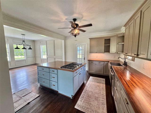 27 Cotton Bayou Circle, Cove, TX 77523