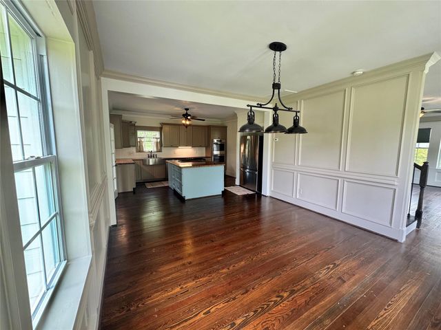 27 Cotton Bayou Circle, Cove, TX 77523