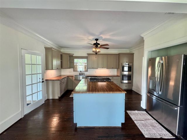 27 Cotton Bayou Circle, Cove, TX 77523