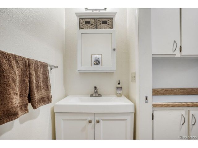 1699 S Lee St B, Lakewood, CO 80232