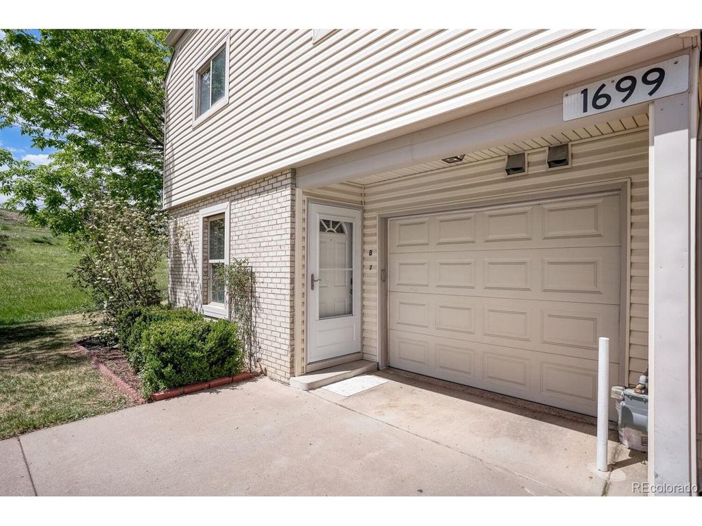 1699 S Lee St B, Lakewood, CO 80232