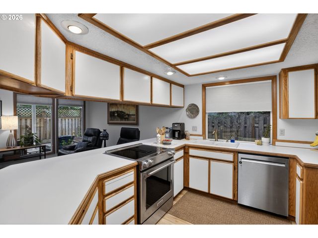 10602 Sw KENT St, Portland, OR 97224