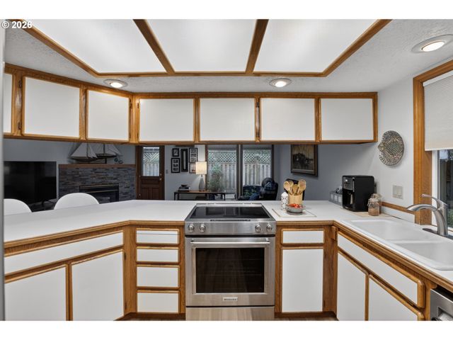 10602 Sw KENT St, Portland, OR 97224