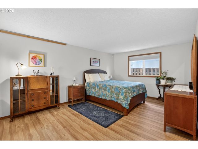 10602 Sw KENT St, Portland, OR 97224