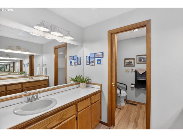 10602 Sw KENT St, Portland, OR 97224