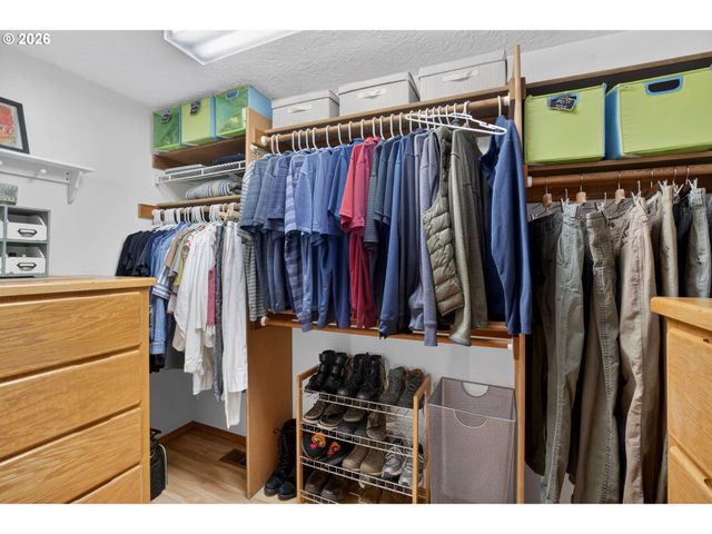 10602 Sw KENT St, Portland, OR 97224