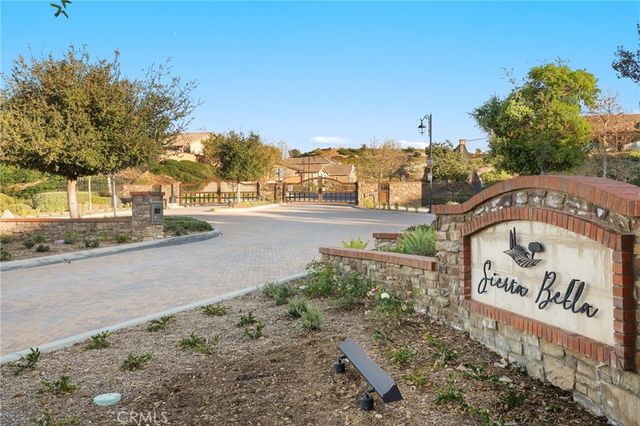 2805 Santa Fiora, Corona, CA 92882