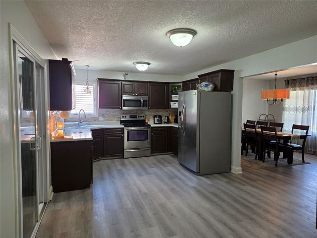 4908 69th Street, Urbandale, IA 50322