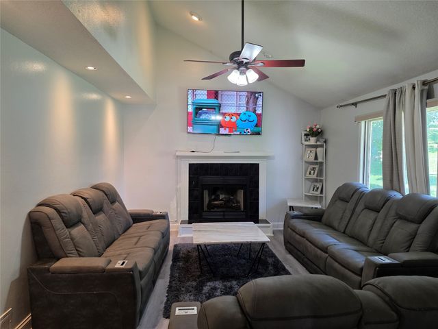 4908 69th Street, Urbandale, IA 50322