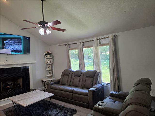 4908 69th Street, Urbandale, IA 50322