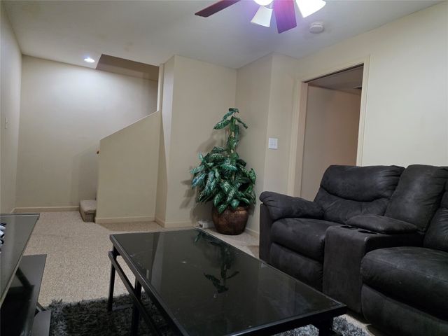 4908 69th Street, Urbandale, IA 50322